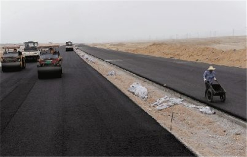 鄂州沥青路面施工的接缝处要怎么进行处理